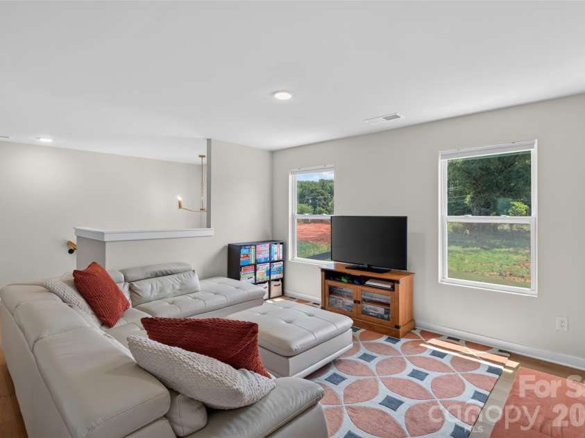 14103 Belmont Greene Drive, Charlotte, NC 28213.  MLS# CAR4412638, YatesRealty ID 44201. Loft