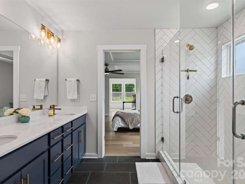 14103 Belmont Greene Drive, Charlotte, NC 28213.  MLS# CAR4412638, YatesRealty ID 44201. Primary bath