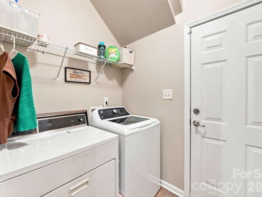 4008 Asher Court, Charlotte, NC 28215.  MLS# CAR4412668, YatesRealty ID 44202. 