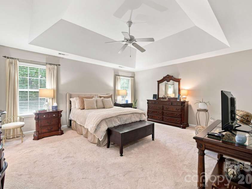 4008 Asher Court, Charlotte, NC 28215.  MLS# CAR4412668, YatesRealty ID 44202. 