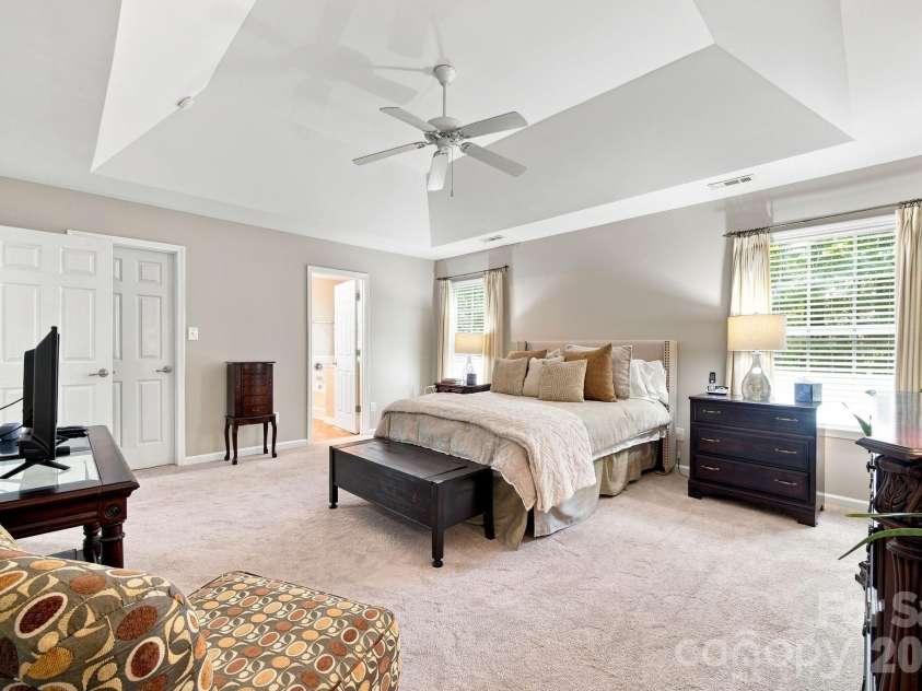 4008 Asher Court, Charlotte, NC 28215.  MLS# CAR4412668, YatesRealty ID 44202. 