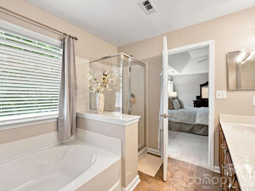 4008 Asher Court, Charlotte, NC 28215.  MLS# CAR4412668, YatesRealty ID 44202. 