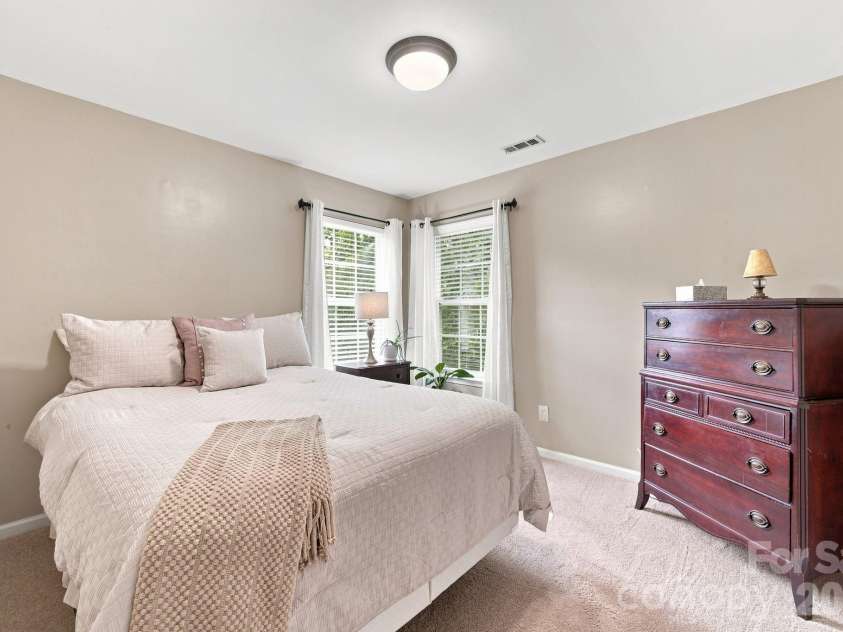 4008 Asher Court, Charlotte, NC 28215.  MLS# CAR4412668, YatesRealty ID 44202. 