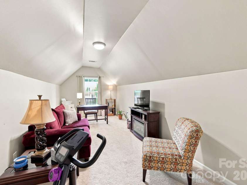 4008 Asher Court, Charlotte, NC 28215.  MLS# CAR4412668, YatesRealty ID 44202. 