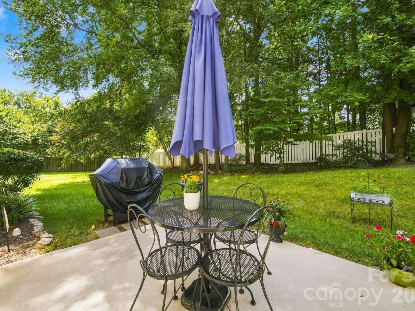 4008 Asher Court, Charlotte, NC 28215.  MLS# CAR4412668, YatesRealty ID 44202. 