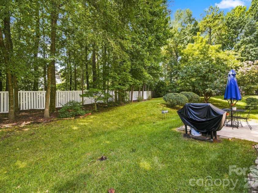 4008 Asher Court, Charlotte, NC 28215.  MLS# CAR4412668, YatesRealty ID 44202. 
