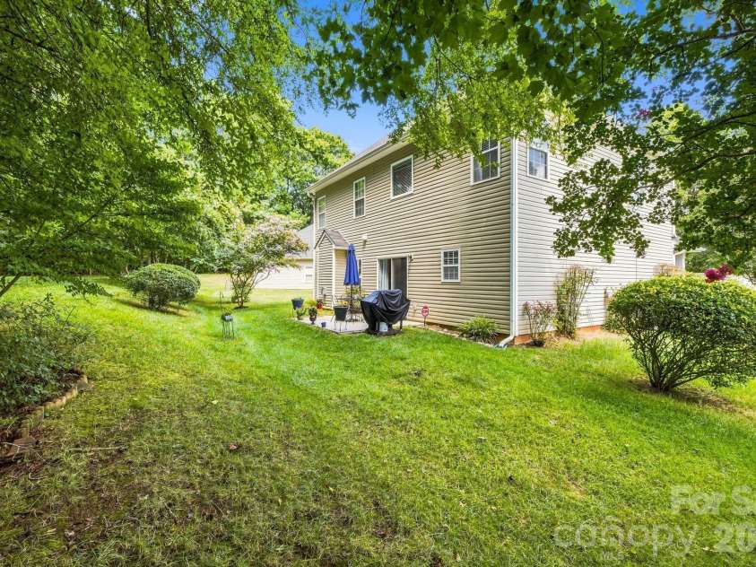 4008 Asher Court, Charlotte, NC 28215.  MLS# CAR4412668, YatesRealty ID 44202. 