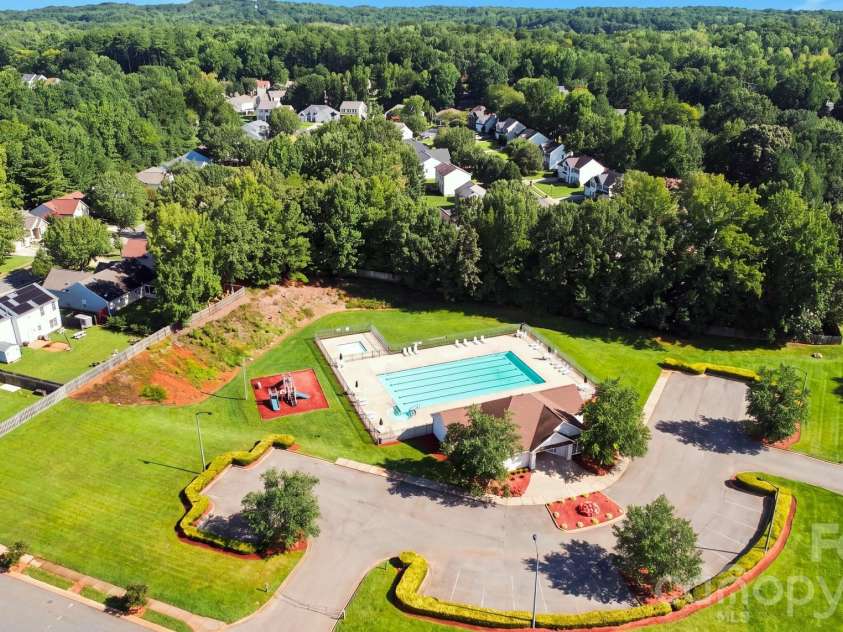 4008 Asher Court, Charlotte, NC 28215.  MLS# CAR4412668, YatesRealty ID 44202. 