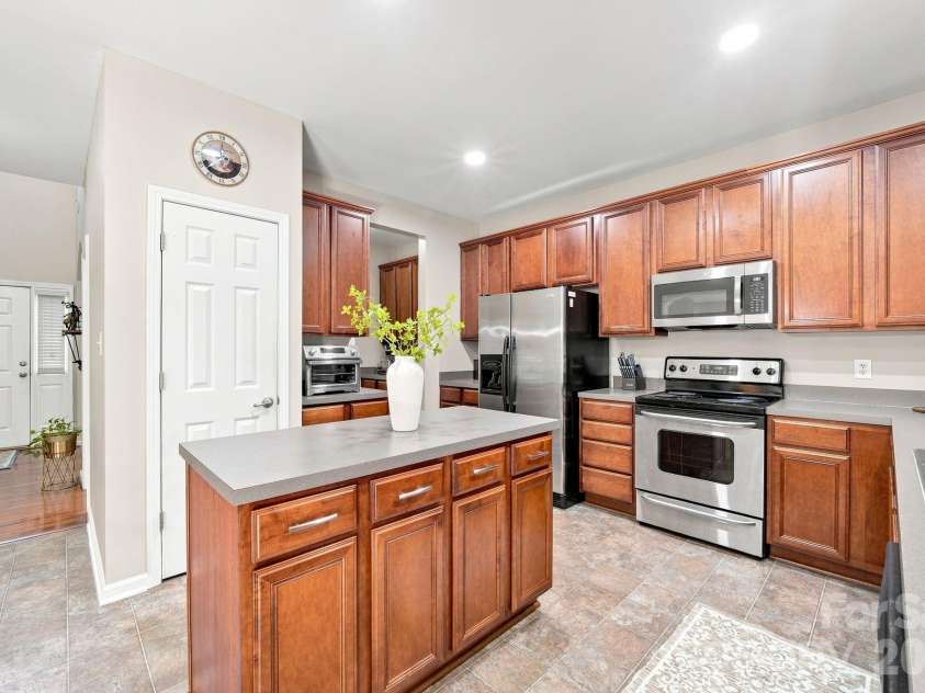 4008 Asher Court, Charlotte, NC 28215.  MLS# CAR4412668, YatesRealty ID 44202. Kitchen