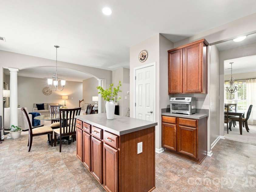4008 Asher Court, Charlotte, NC 28215.  MLS# CAR4412668, YatesRealty ID 44202. Kitchen