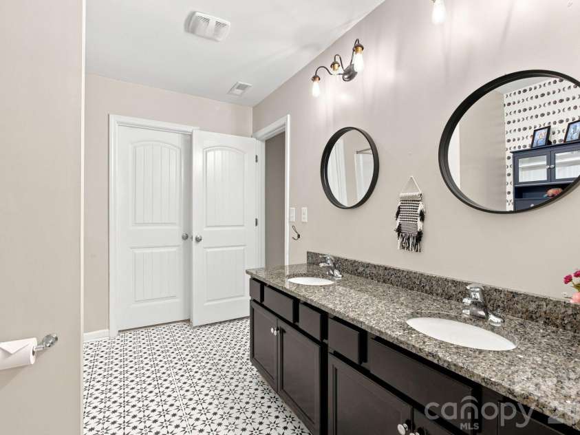 13504 David Jennings Avenue, Charlotte, NC 28213.  MLS# CAR4412700, YatesRealty ID 44203. 