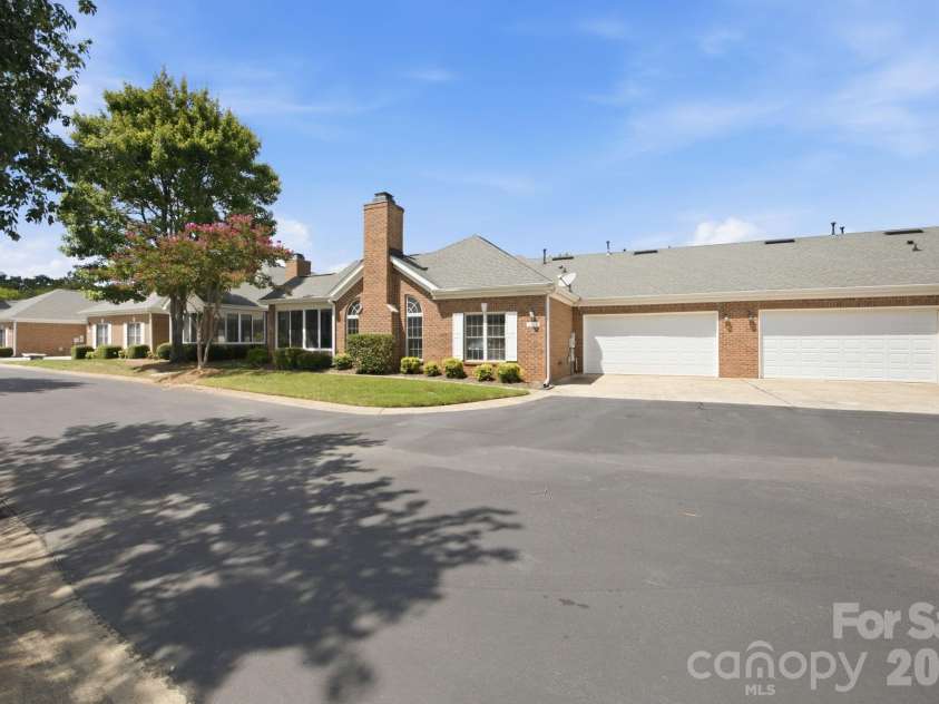 8528 Highland Glen Drive, Charlotte, NC 28269.  MLS# CAR4412611, YatesRealty ID 44205. 2 Car Garage