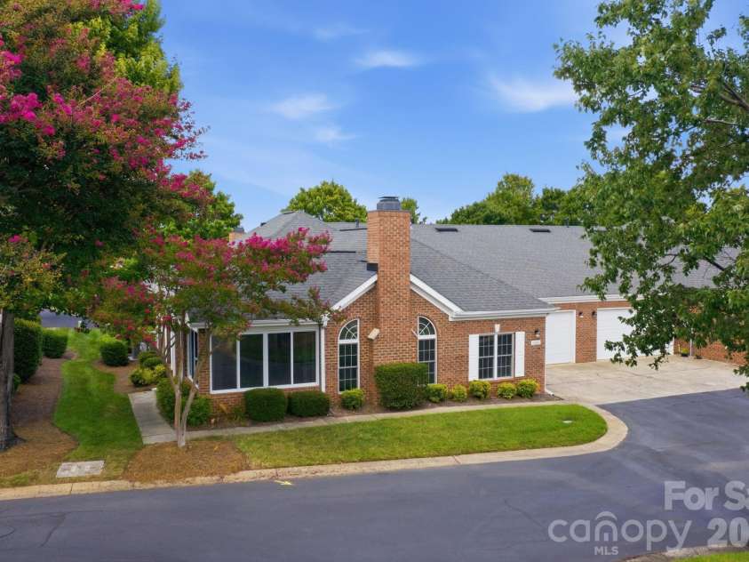 8528 Highland Glen Drive, Charlotte, NC 28269.  MLS# CAR4412611, YatesRealty ID 44205. 