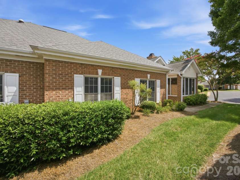 8528 Highland Glen Drive, Charlotte, NC 28269.  MLS# CAR4412611, YatesRealty ID 44205. 