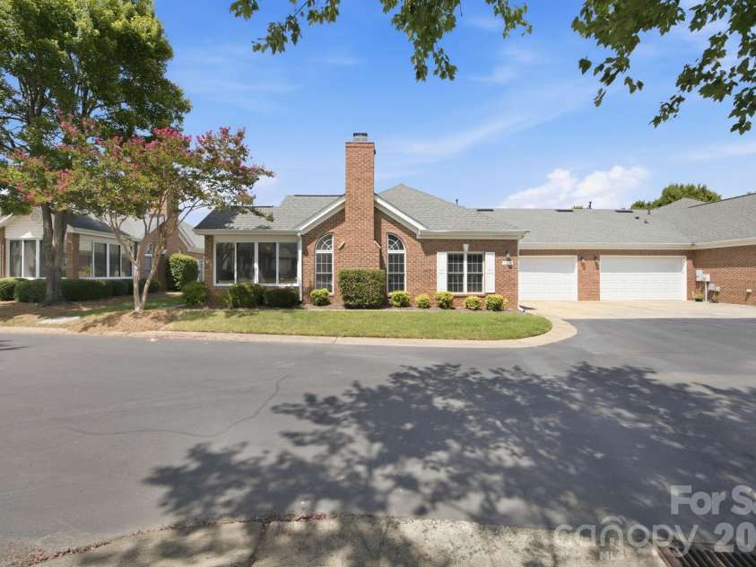 8528 Highland Glen Drive, Charlotte, NC 28269.  MLS# CAR4412611, YatesRealty ID 44205. 