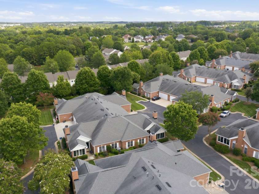 8528 Highland Glen Drive, Charlotte, NC 28269.  MLS# CAR4412611, YatesRealty ID 44205. Community view