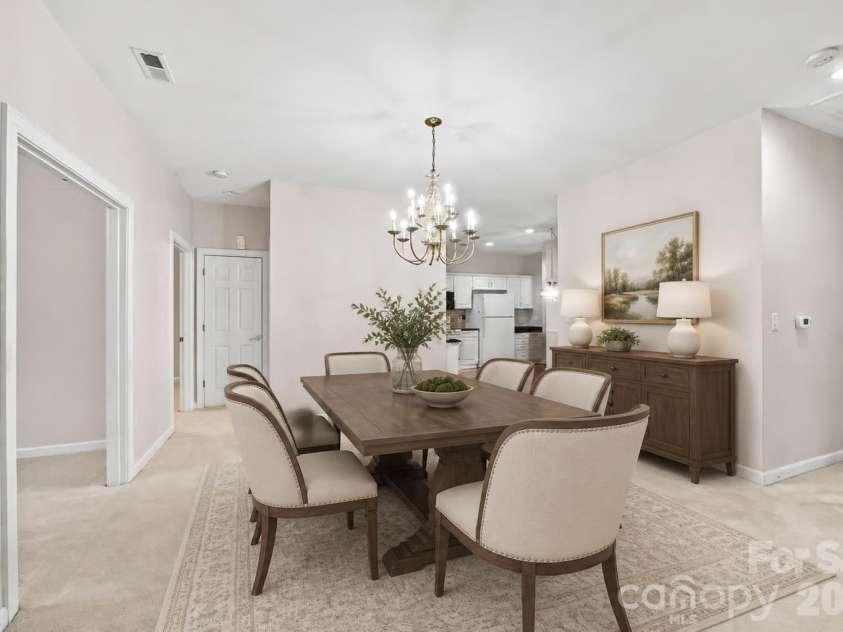 8528 Highland Glen Drive, Charlotte, NC 28269.  MLS# CAR4412611, YatesRealty ID 44205. Dining room