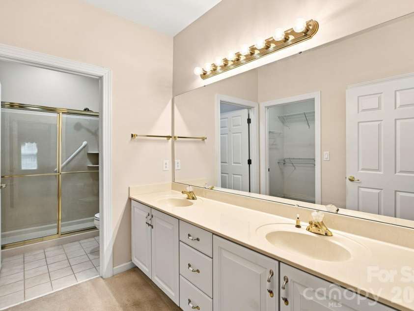 8528 Highland Glen Drive, Charlotte, NC 28269.  MLS# CAR4412611, YatesRealty ID 44205. Primary bath with double vanity