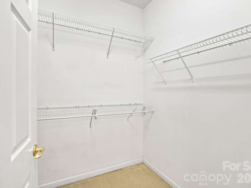 8528 Highland Glen Drive, Charlotte, NC 28269.  MLS# CAR4412611, YatesRealty ID 44205. Primary walk in closet