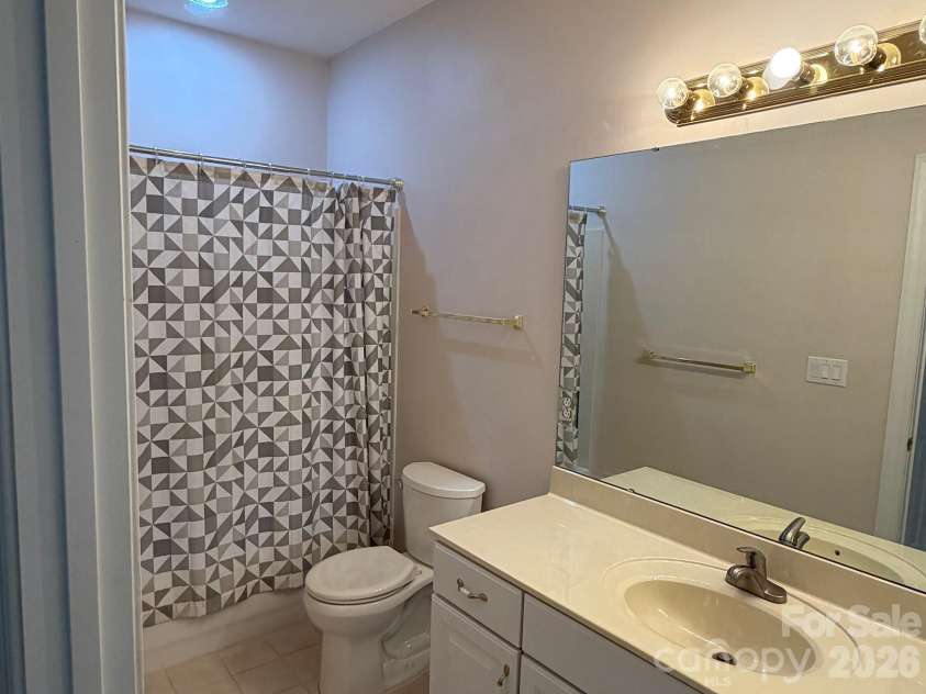 8528 Highland Glen Drive, Charlotte, NC 28269.  MLS# CAR4412611, YatesRealty ID 44205. Secondary Bath