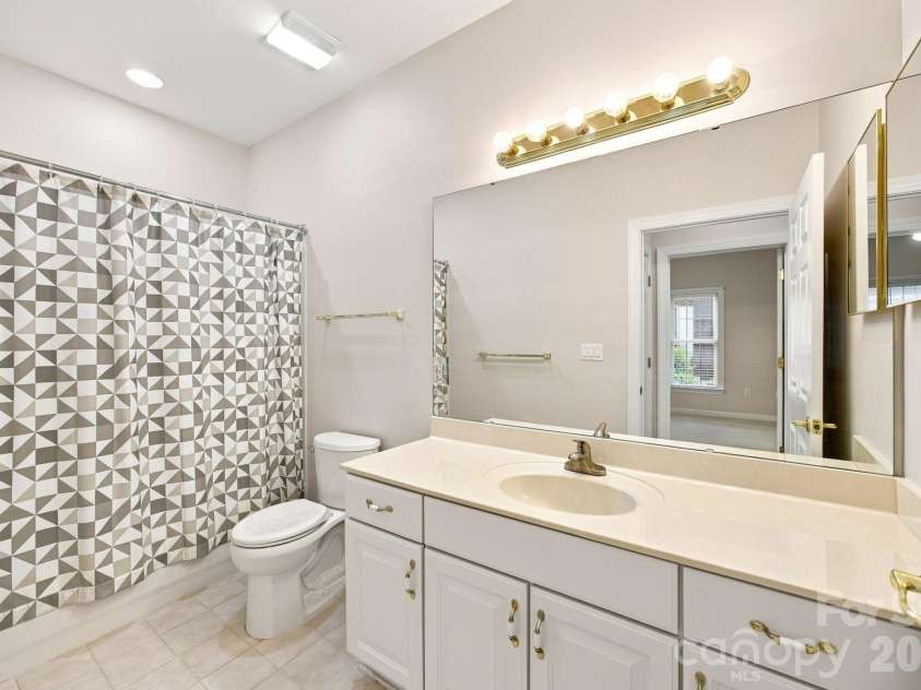 8528 Highland Glen Drive, Charlotte, NC 28269.  MLS# CAR4412611, YatesRealty ID 44205. Secondary Bath