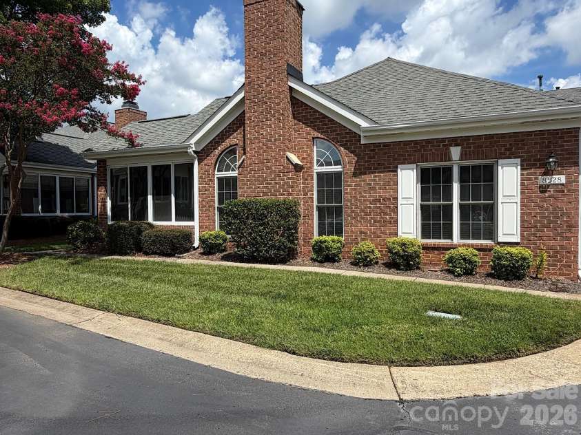 8528 Highland Glen Drive, Charlotte, NC 28269.  MLS# CAR4412611, YatesRealty ID 44205. Side view