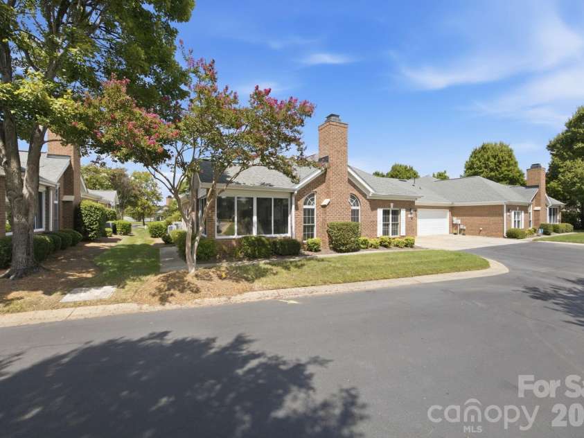 8528 Highland Glen Drive, Charlotte, NC 28269.  MLS# CAR4412611, YatesRealty ID 44205. Street view