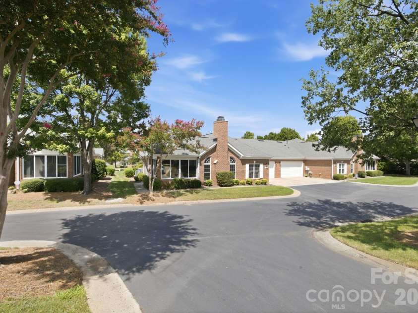 8528 Highland Glen Drive, Charlotte, NC 28269.  MLS# CAR4412611, YatesRealty ID 44205. Street view