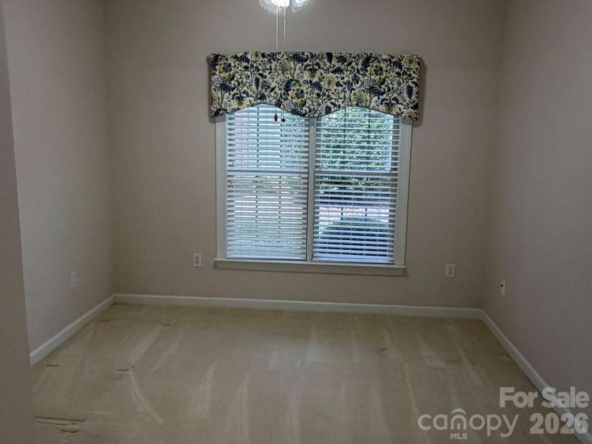 8528 Highland Glen Drive, Charlotte, NC 28269.  MLS# CAR4412611, YatesRealty ID 44205. Study