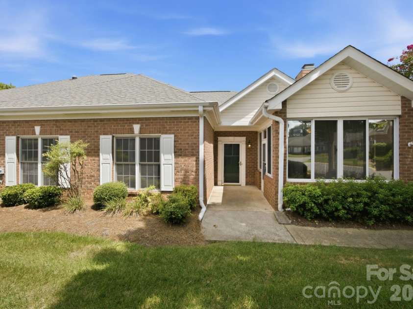 8528 Highland Glen Drive, Charlotte, NC 28269.  MLS# CAR4412611, YatesRealty ID 44205. Welcome Home