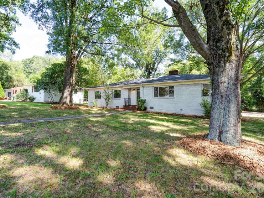 6109 Robinson Church Road, Charlotte, NC 28215.  MLS# CAR4412598, YatesRealty ID 44206. 