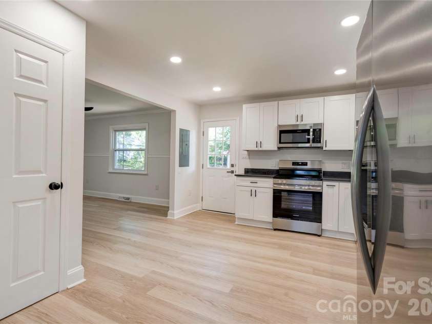 6109 Robinson Church Road, Charlotte, NC 28215.  MLS# CAR4412598, YatesRealty ID 44206. 