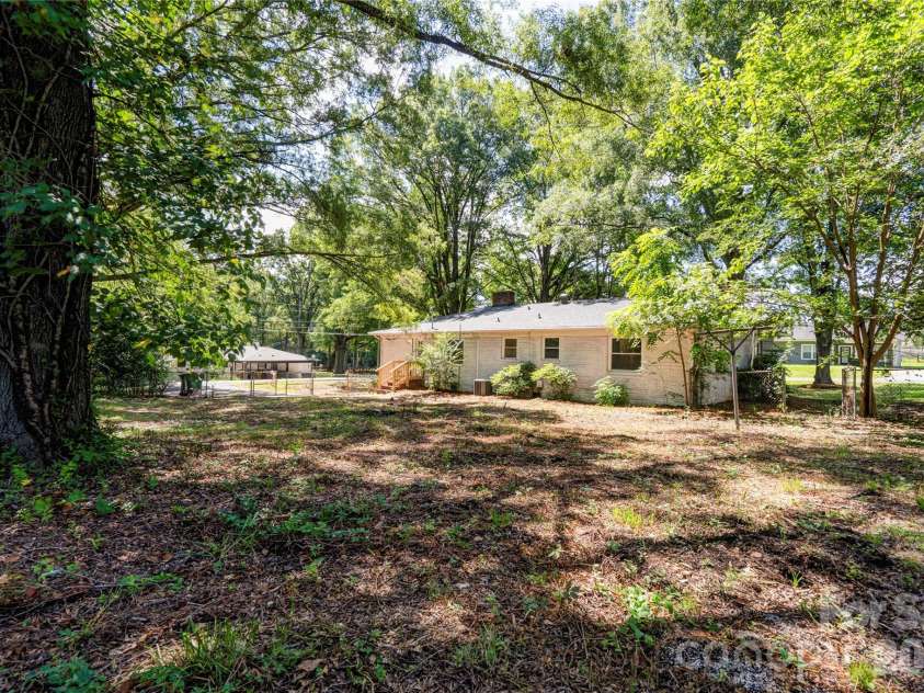6109 Robinson Church Road, Charlotte, NC 28215.  MLS# CAR4412598, YatesRealty ID 44206. 