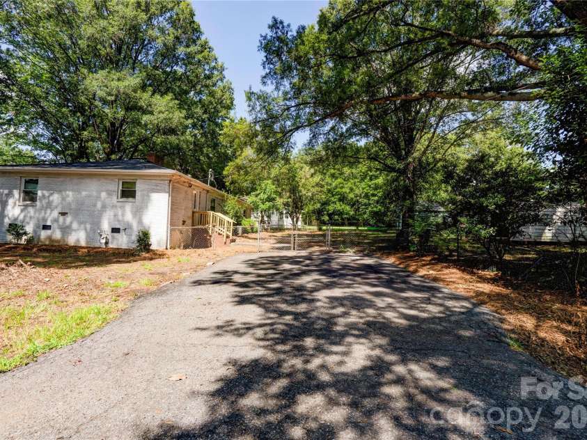 6109 Robinson Church Road, Charlotte, NC 28215.  MLS# CAR4412598, YatesRealty ID 44206. 