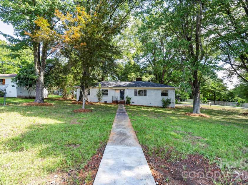 6109 Robinson Church Road, Charlotte, NC 28215.  MLS# CAR4412598, YatesRealty ID 44206. 