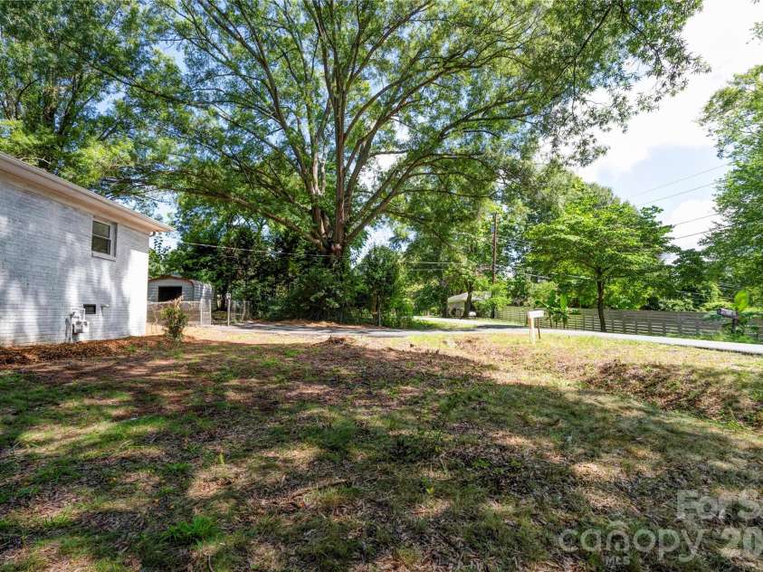 6109 Robinson Church Road, Charlotte, NC 28215.  MLS# CAR4412598, YatesRealty ID 44206. 