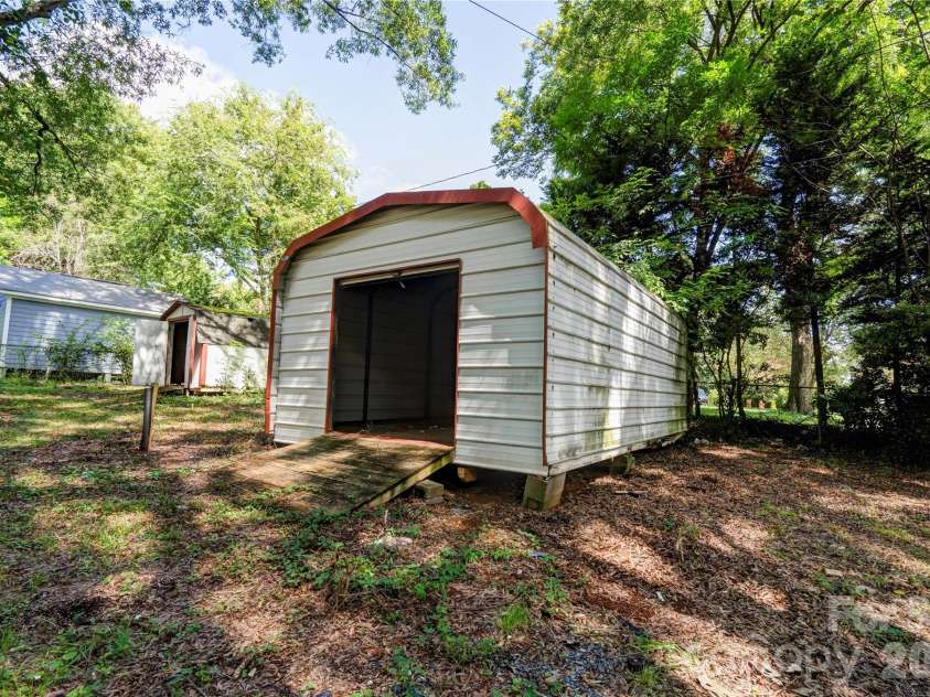 6109 Robinson Church Road, Charlotte, NC 28215.  MLS# CAR4412598, YatesRealty ID 44206. 
