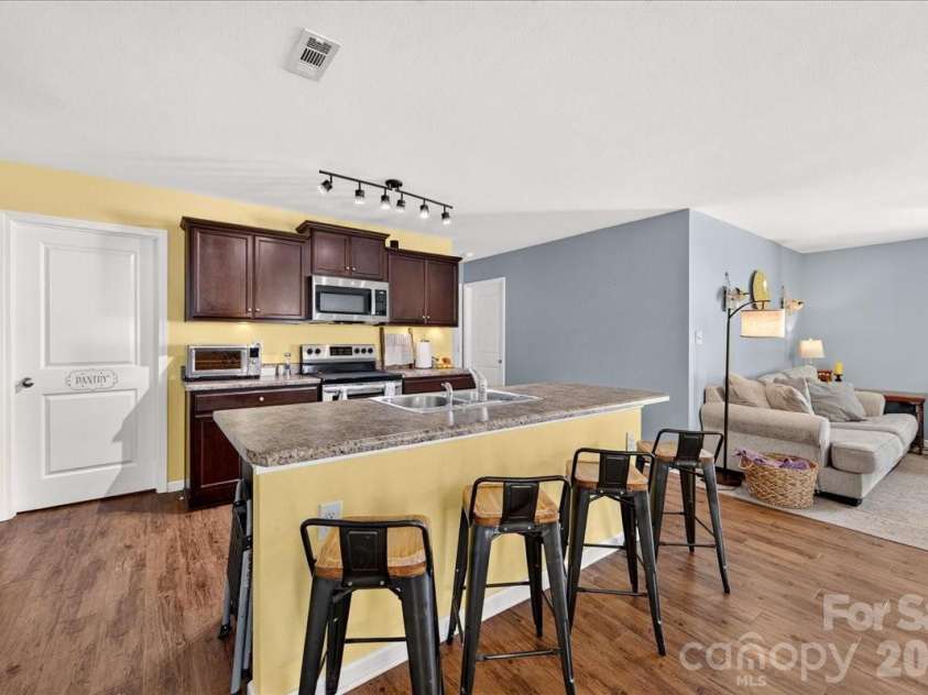 4033 Long Arrow Drive, Concord, NC 28025.  MLS# CAR4412395, YatesRealty ID 44208. Kitchen