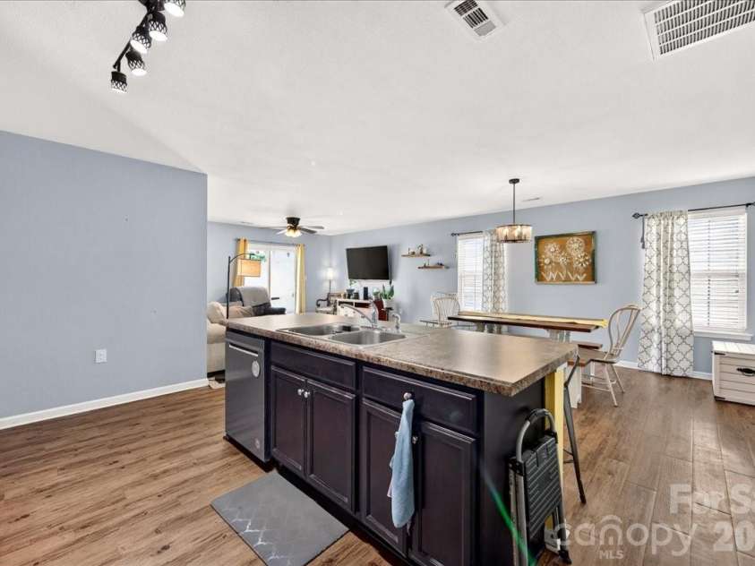 4033 Long Arrow Drive, Concord, NC 28025.  MLS# CAR4412395, YatesRealty ID 44208. Kitchen