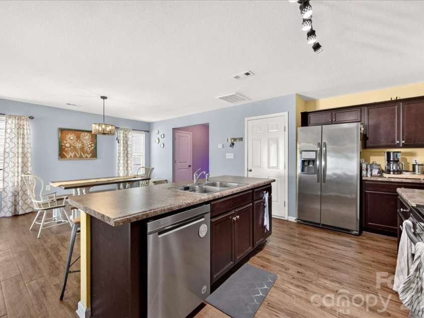 4033 Long Arrow Drive, Concord, NC 28025.  MLS# CAR4412395, YatesRealty ID 44208. Kitchen