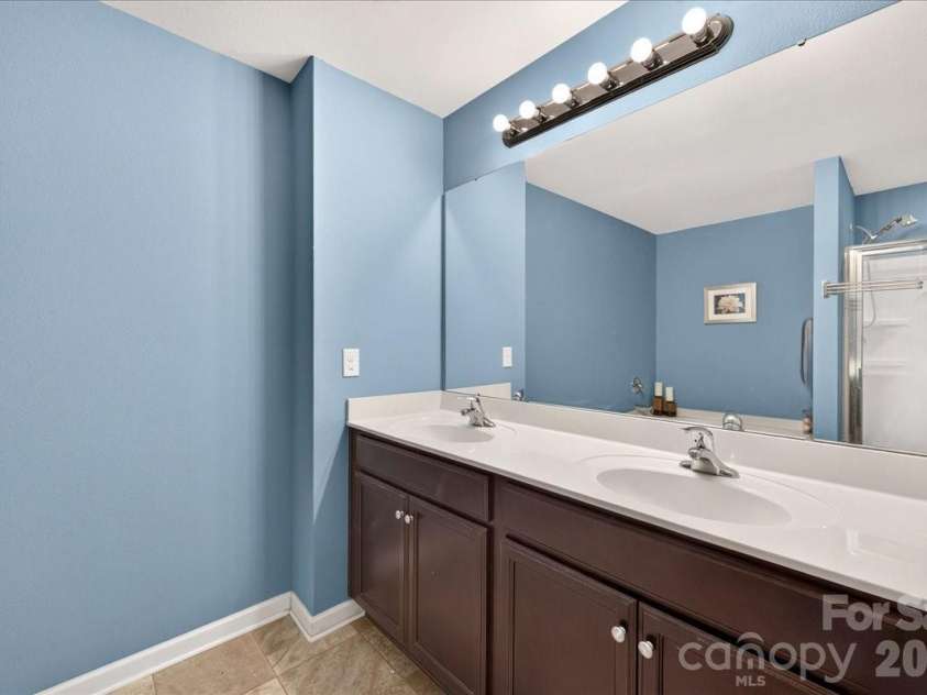 4033 Long Arrow Drive, Concord, NC 28025.  MLS# CAR4412395, YatesRealty ID 44208. Primary bath