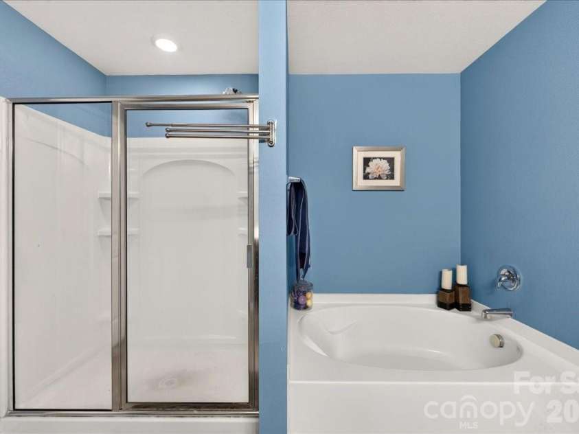 4033 Long Arrow Drive, Concord, NC 28025.  MLS# CAR4412395, YatesRealty ID 44208. Primary bath