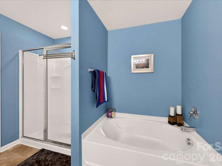 4033 Long Arrow Drive, Concord, NC 28025.  MLS# CAR4412395, YatesRealty ID 44208. Primary bath