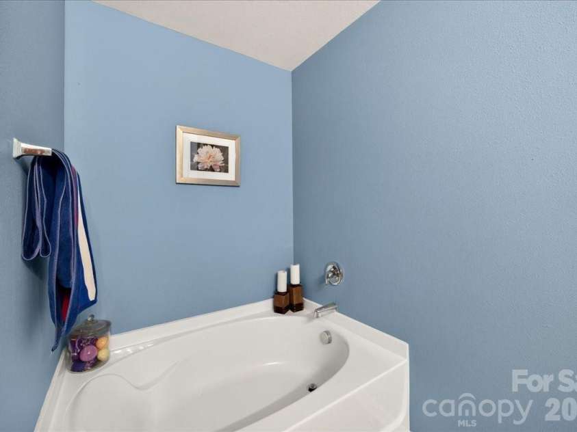 4033 Long Arrow Drive, Concord, NC 28025.  MLS# CAR4412395, YatesRealty ID 44208. Primary bath