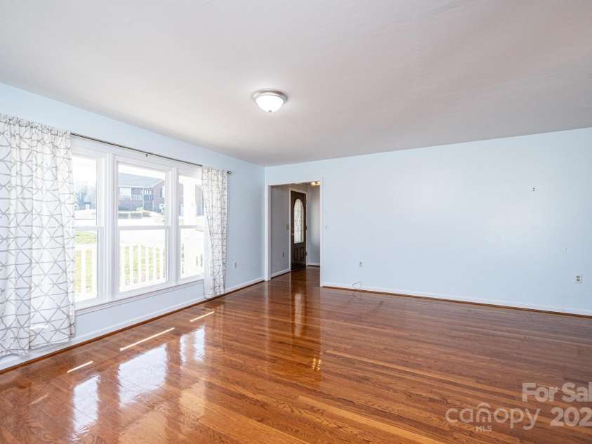 538 30th Avenue Circle, Hickory, NC 28601.  MLS# CAR4234042, YatesRealty ID 4421. 