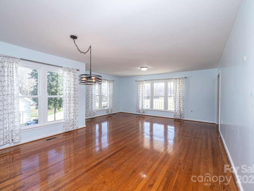 538 30th Avenue Circle, Hickory, NC 28601.  MLS# CAR4234042, YatesRealty ID 4421. 