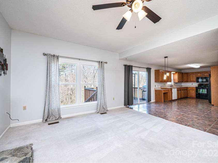 538 30th Avenue Circle, Hickory, NC 28601.  MLS# CAR4234042, YatesRealty ID 4421. 