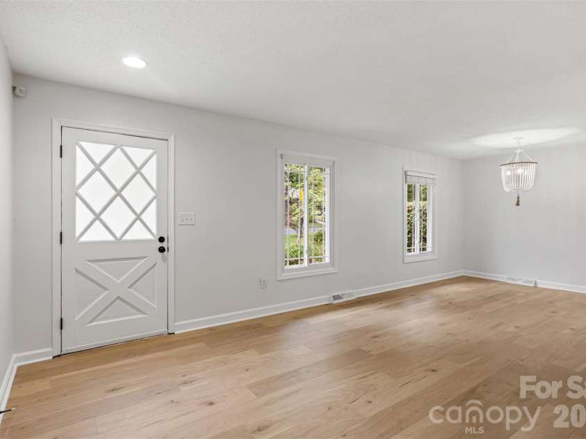 5956 Mcnair Road, Charlotte, NC 28212.  MLS# CAR4411838, YatesRealty ID 44214. 