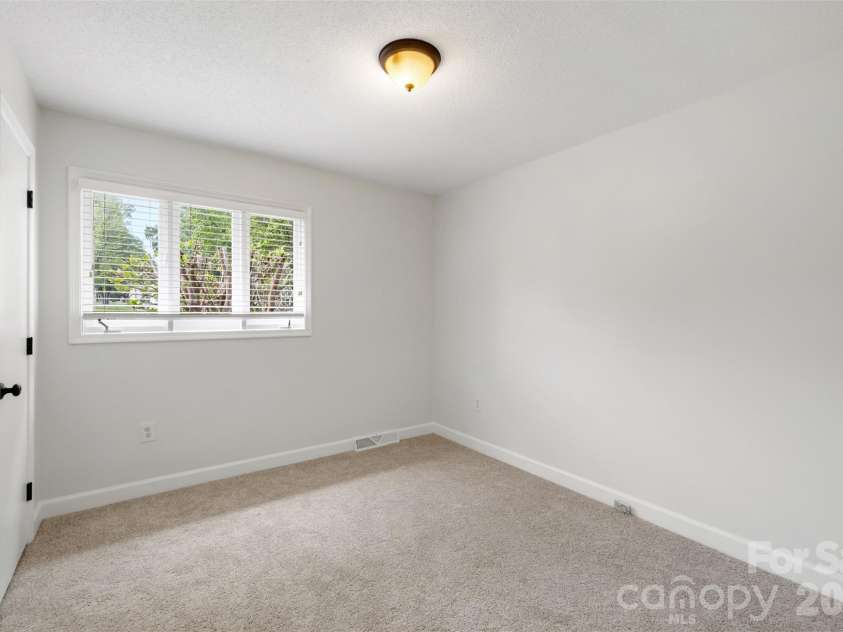 5956 Mcnair Road, Charlotte, NC 28212.  MLS# CAR4411838, YatesRealty ID 44214. 