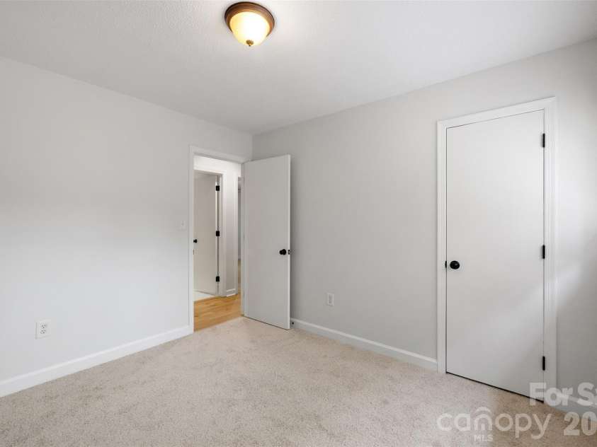 5956 Mcnair Road, Charlotte, NC 28212.  MLS# CAR4411838, YatesRealty ID 44214. 